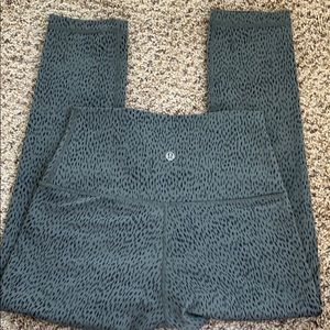 Lululemon Wunder Under Crops Size 6